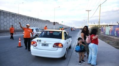 La primera zona exclusiva de taxis garantizó rapidez en el acceso