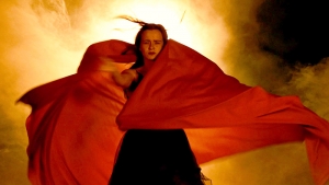 “Manto rojo”, el tercer videoclip de “Gracias Deolinda, Hay Cumbia!” ya está en las redes